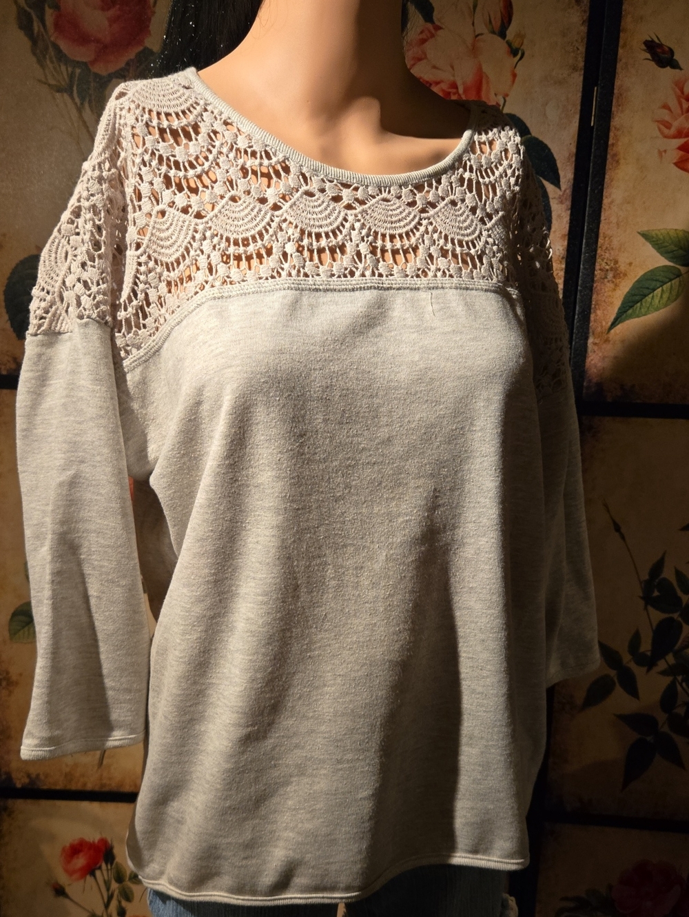 Crochet Yoke Lightweight Pullover - Light Gray Small: C